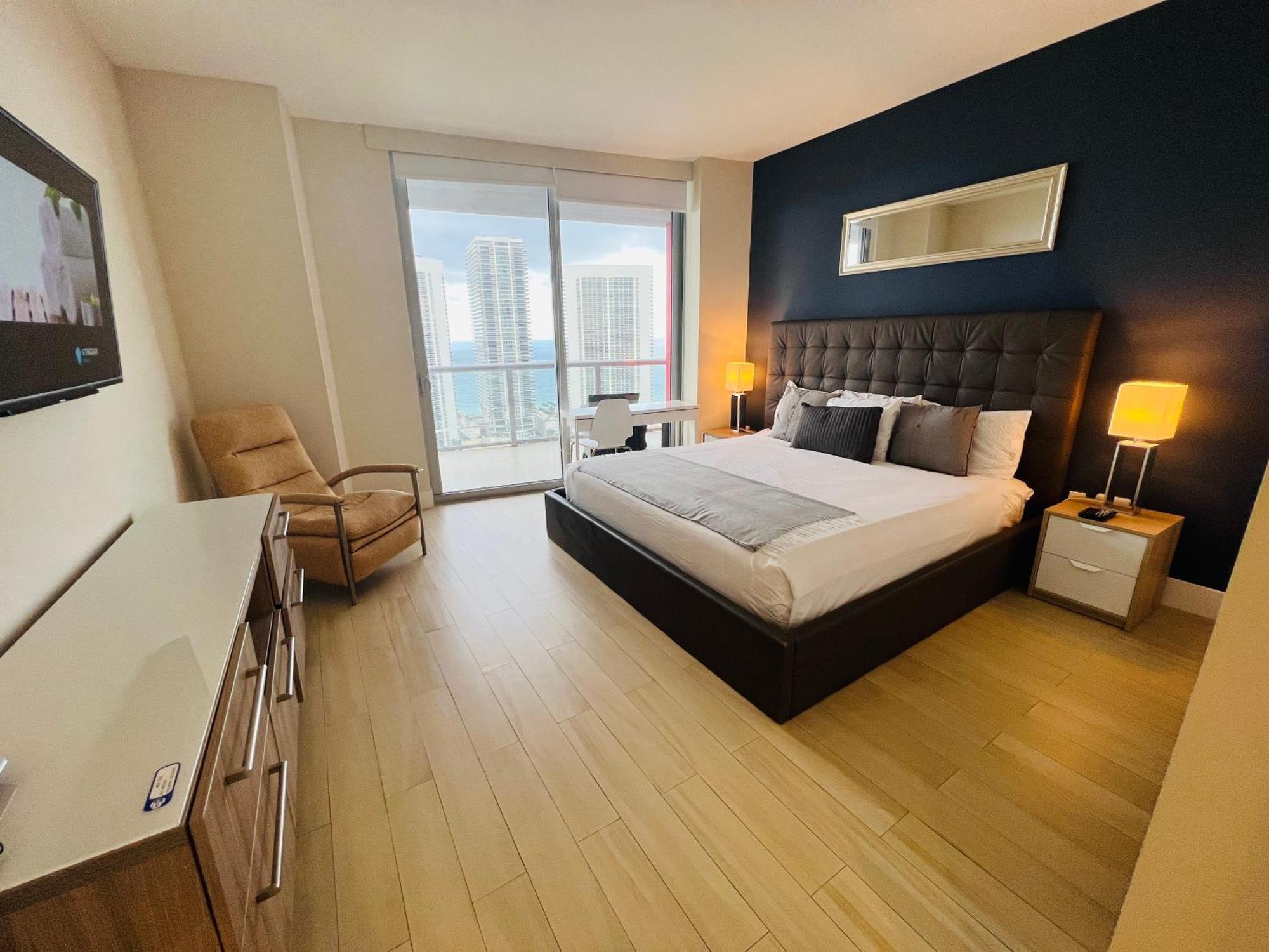 Mvr Apartments At Beachwalk Resort Hallandale Beach Bagian luar foto