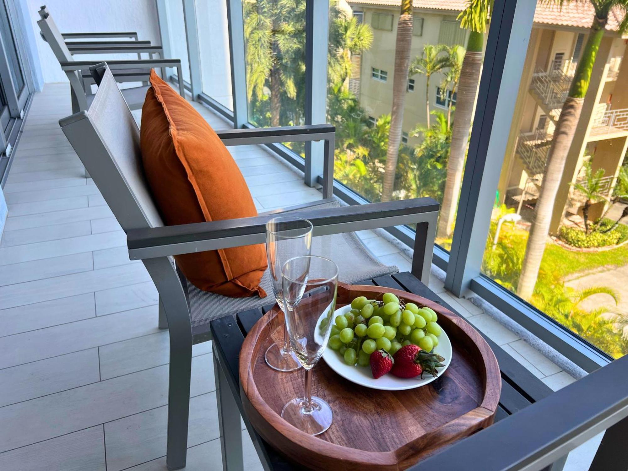 Mvr Apartments At Beachwalk Resort Hallandale Beach Bagian luar foto