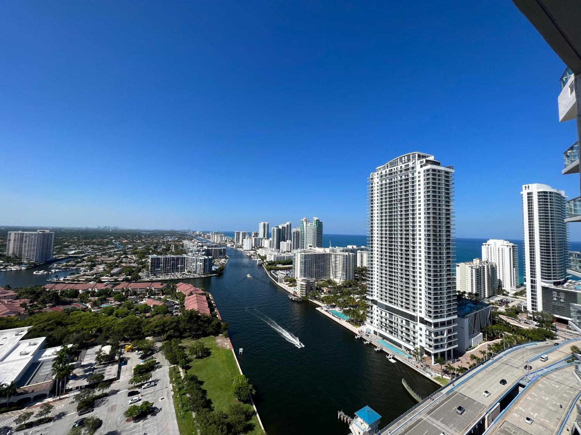 Mvr Apartments At Beachwalk Resort Hallandale Beach Bagian luar foto