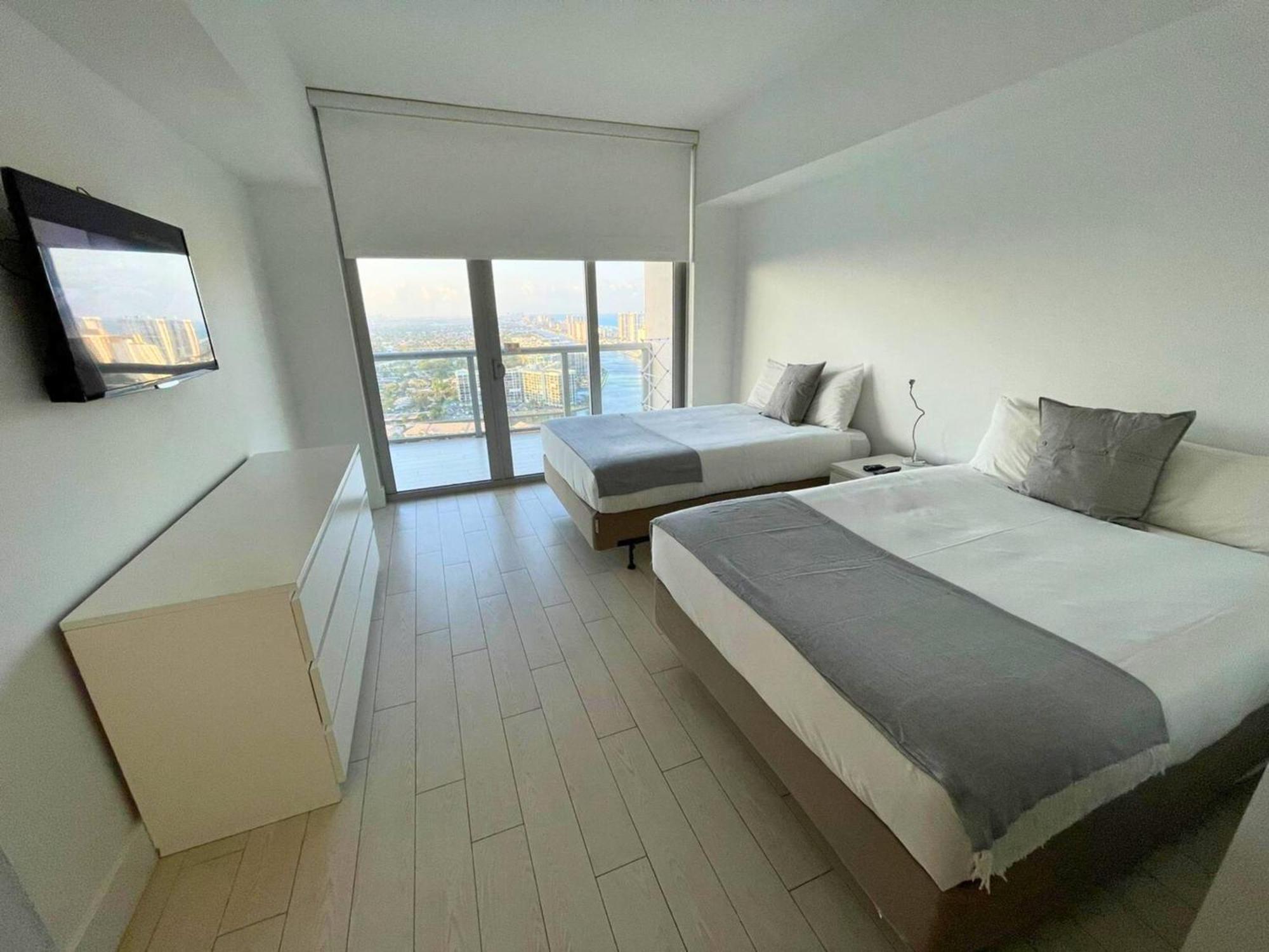 Mvr Apartments At Beachwalk Resort Hallandale Beach Bagian luar foto