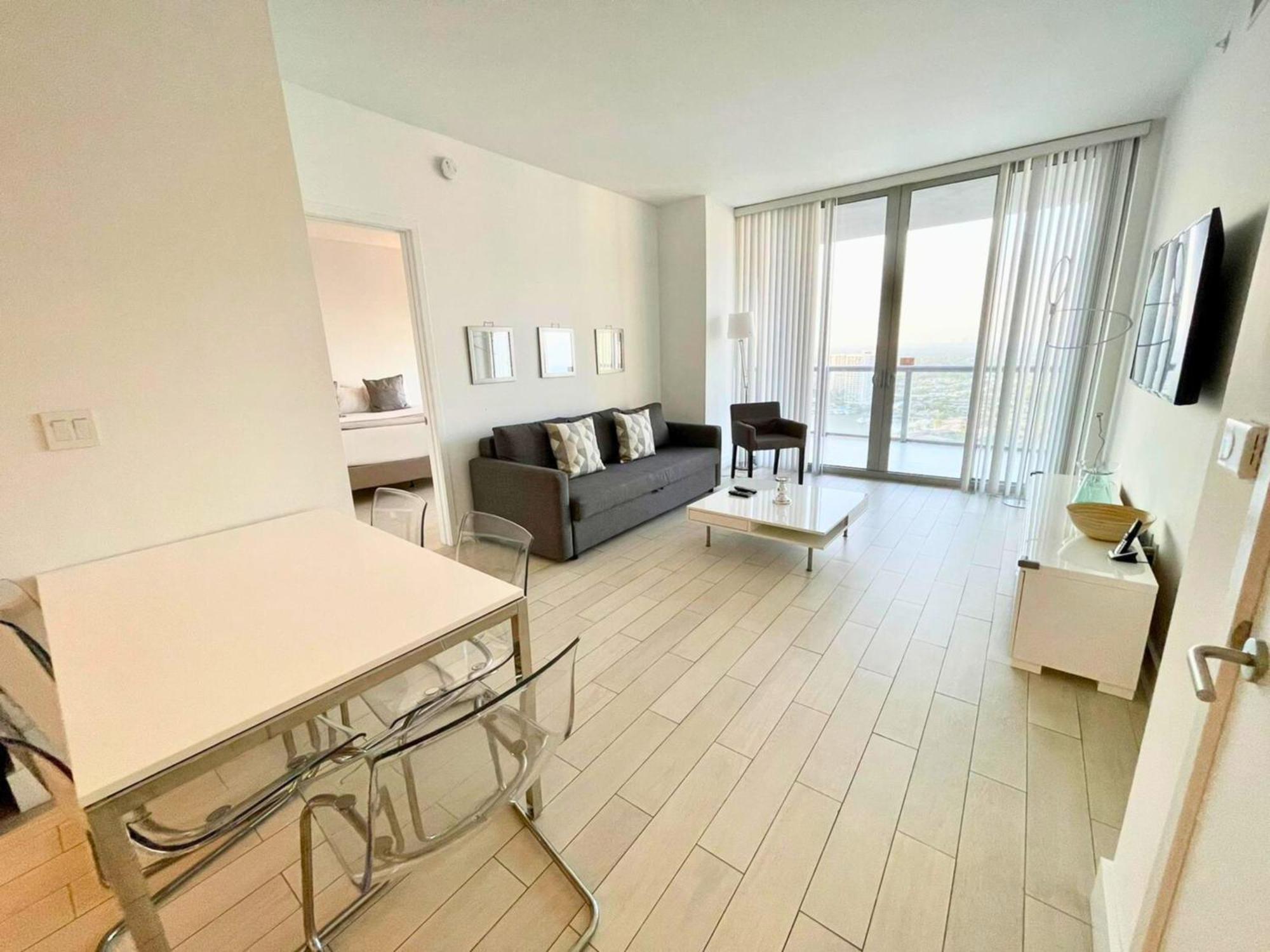 Mvr Apartments At Beachwalk Resort Hallandale Beach Bagian luar foto