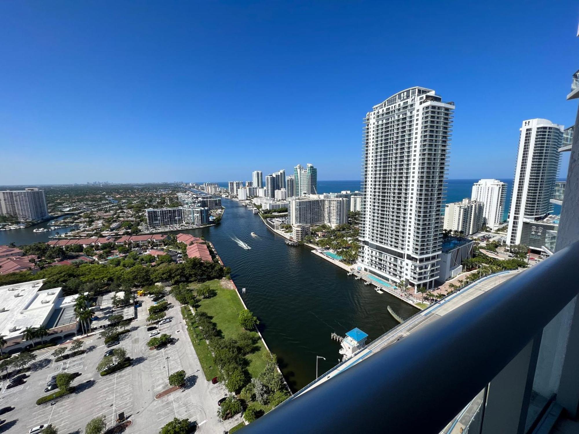 Mvr Apartments At Beachwalk Resort Hallandale Beach Bagian luar foto