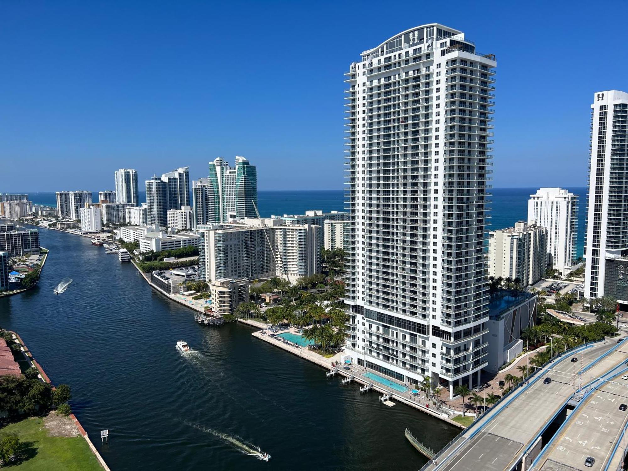 Mvr Apartments At Beachwalk Resort Hallandale Beach Bagian luar foto
