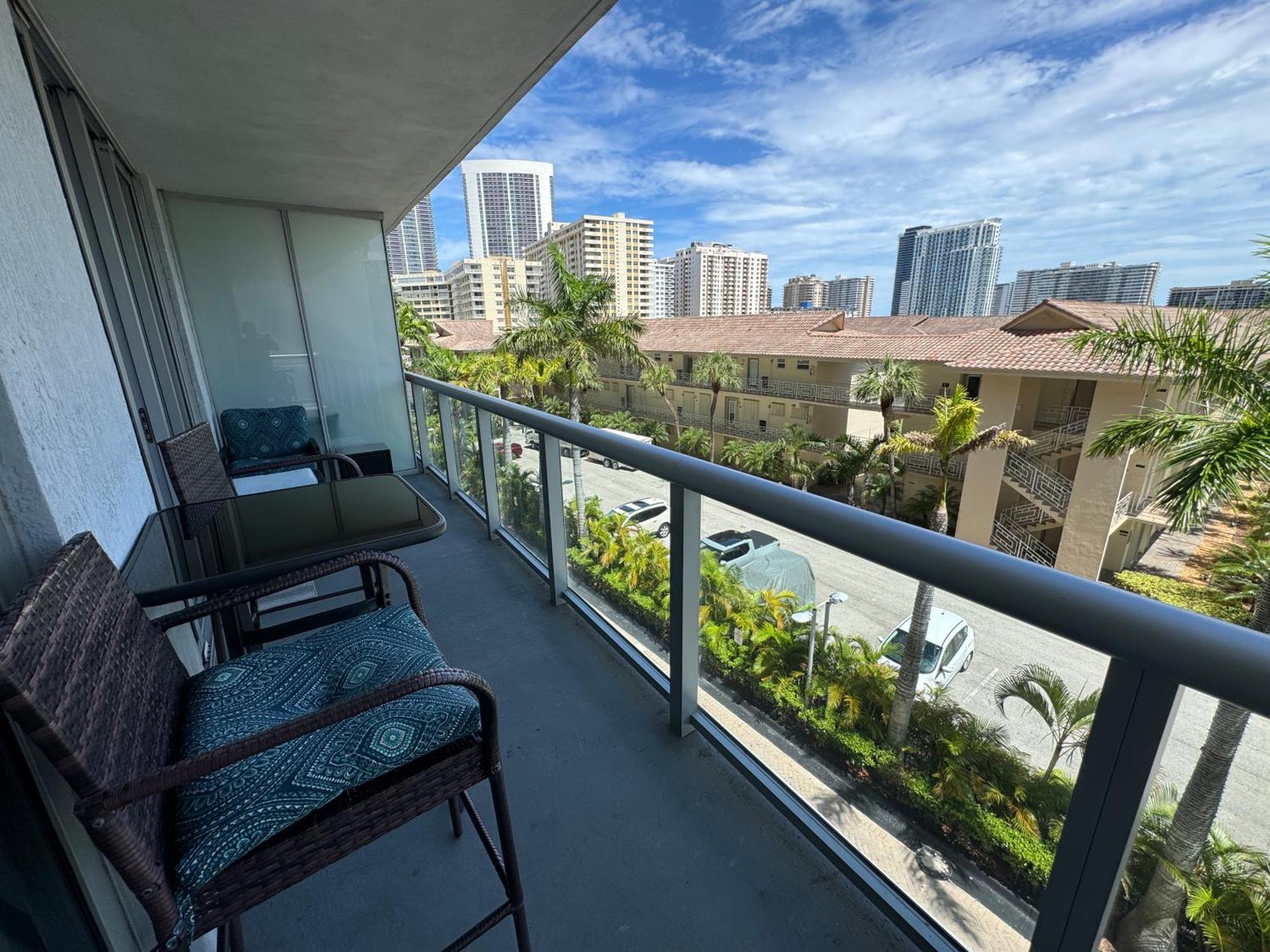 Mvr Apartments At Beachwalk Resort Hallandale Beach Bagian luar foto