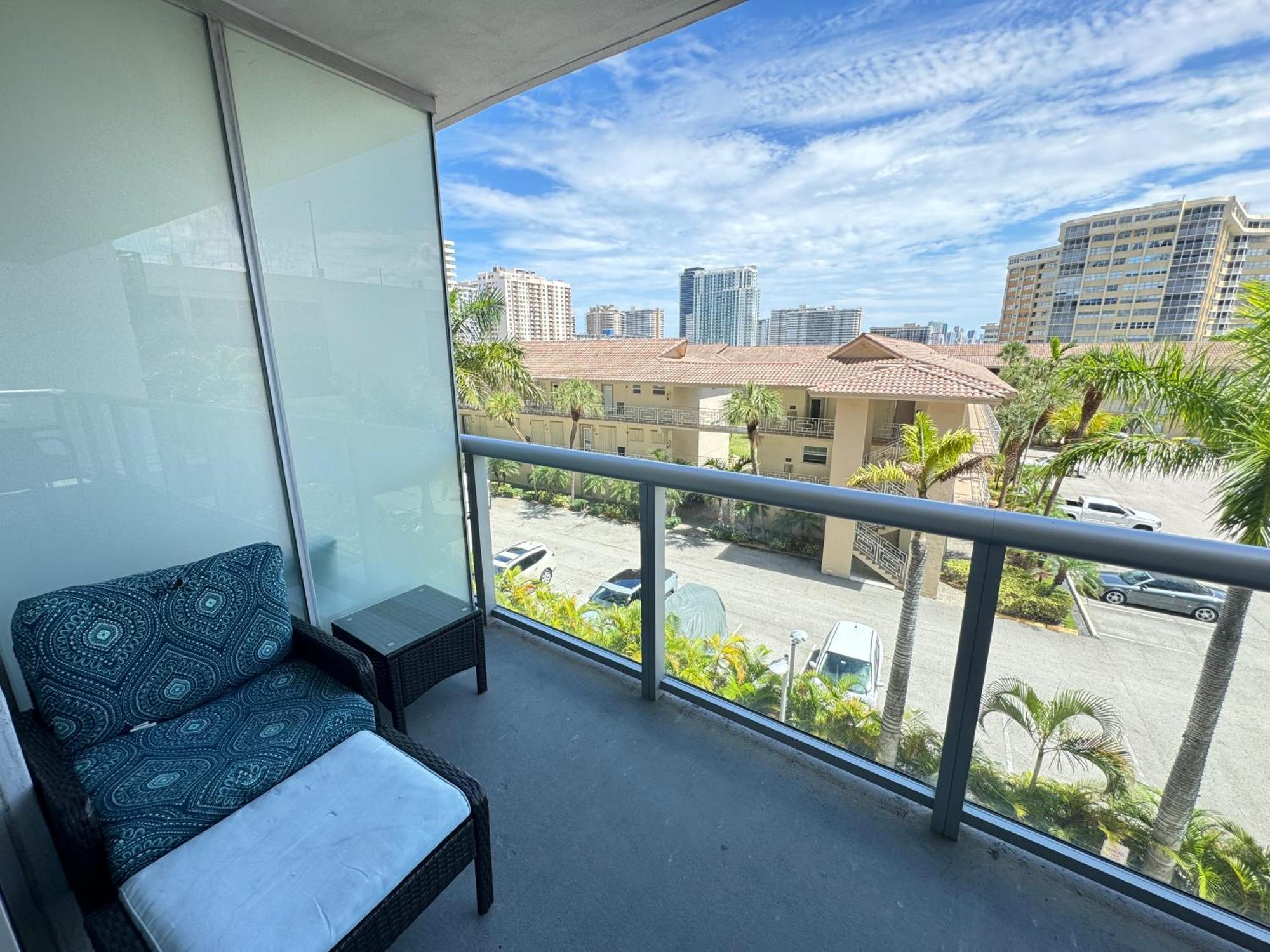 Mvr Apartments At Beachwalk Resort Hallandale Beach Bagian luar foto