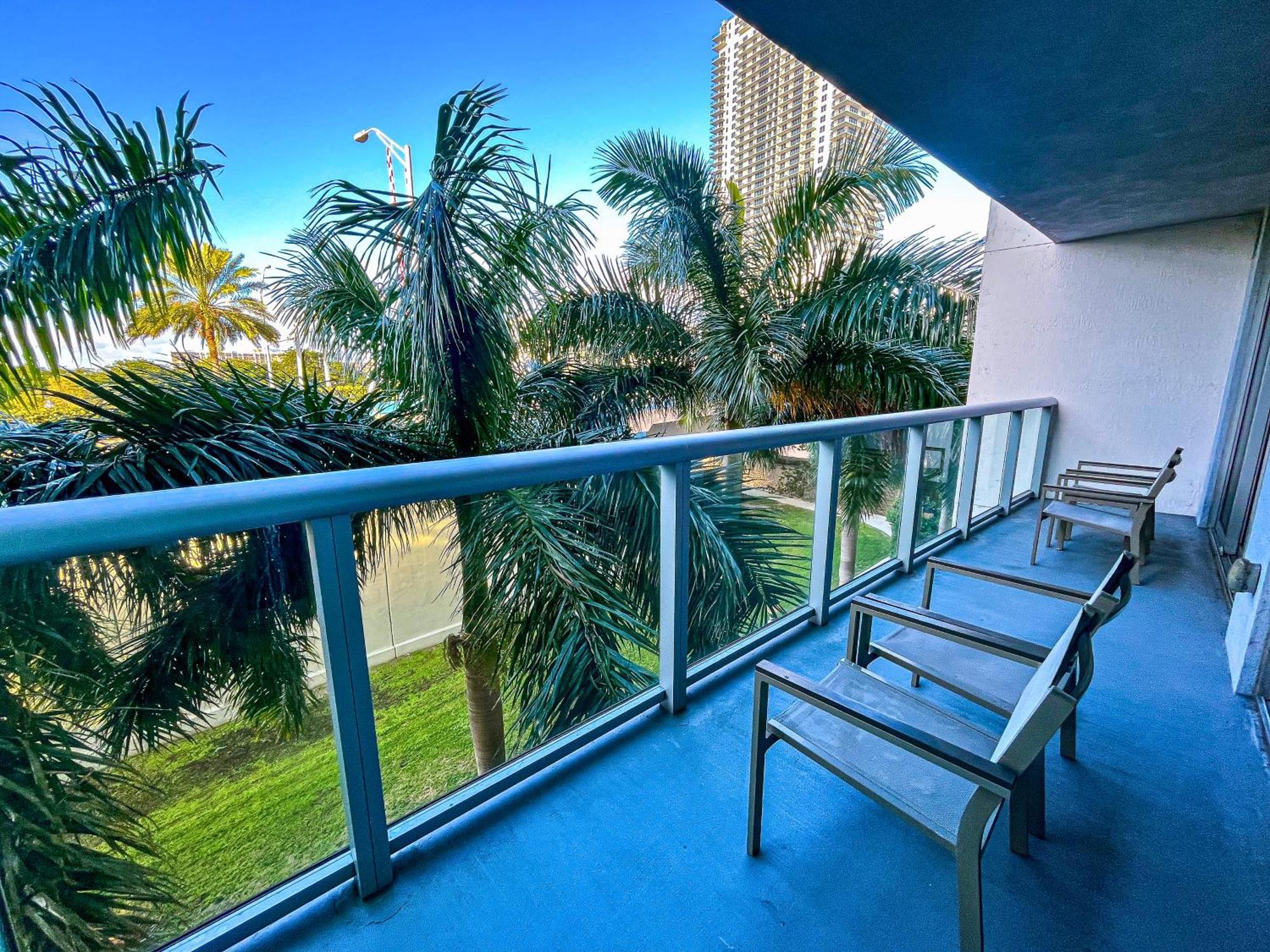 Mvr Apartments At Beachwalk Resort Hallandale Beach Bagian luar foto